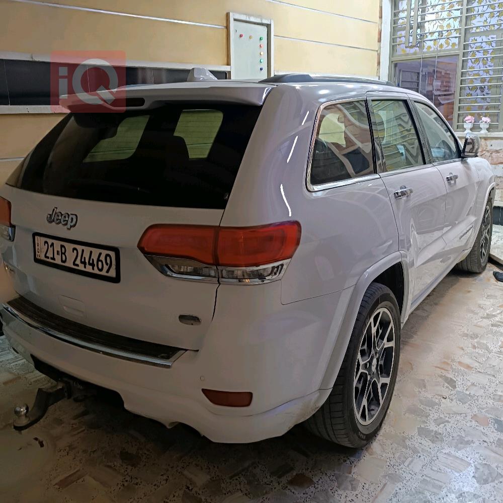 جیپ گراند شیرۆکی